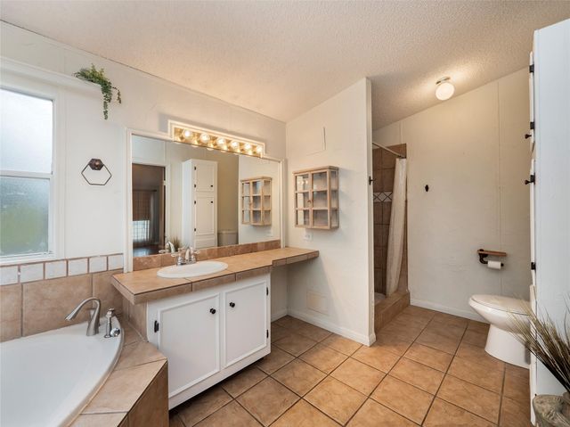 635 Ramms DR, Florence, TX 76527