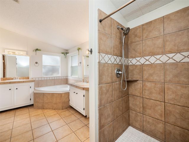 635 Ramms DR, Florence, TX 76527