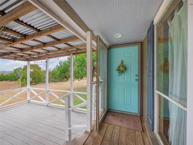 635 Ramms DR, Florence, TX 76527