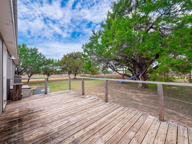 635 Ramms DR, Florence, TX 76527