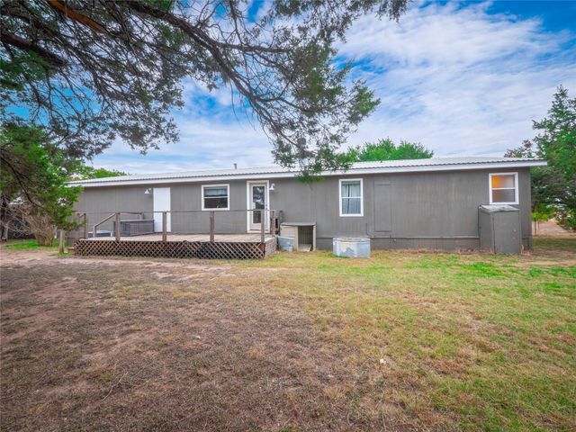 635 Ramms DR, Florence, TX 76527
