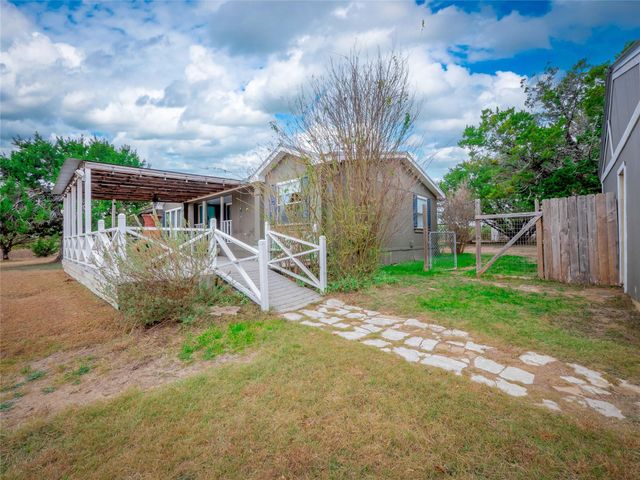 635 Ramms DR, Florence, TX 76527
