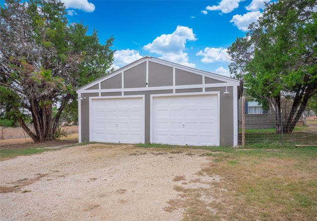 635 Ramms DR, Florence, TX 76527