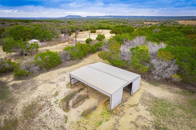 635 Ramms DR, Florence, TX 76527