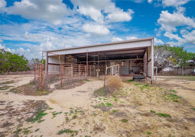 635 Ramms DR, Florence, TX 76527