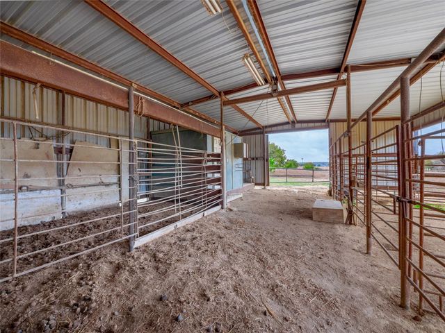 635 Ramms DR, Florence, TX 76527