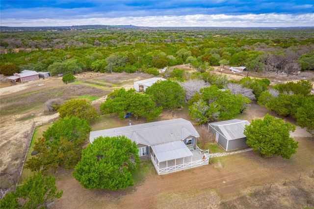 635 Ramms DR, Florence, TX 76527