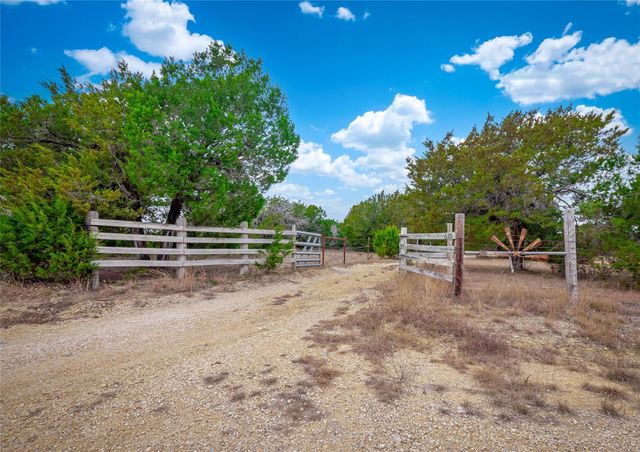 635 Ramms DR, Florence, TX 76527