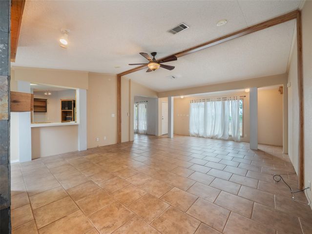 635 Ramms DR, Florence, TX 76527