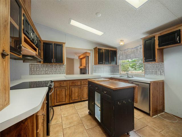 635 Ramms DR, Florence, TX 76527