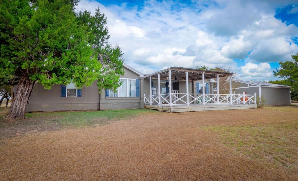 635 Ramms DR, Florence, TX 76527