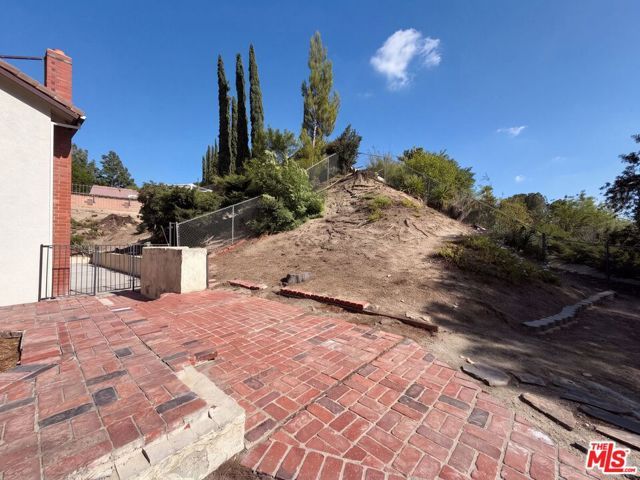 11569 Viking Avenue, Los Angeles, CA 91326