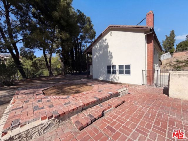 11569 Viking Avenue, Los Angeles, CA 91326