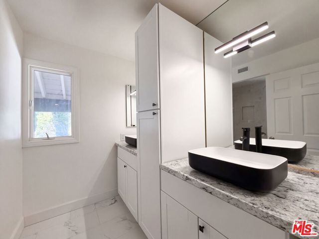 11569 Viking Avenue, Los Angeles, CA 91326