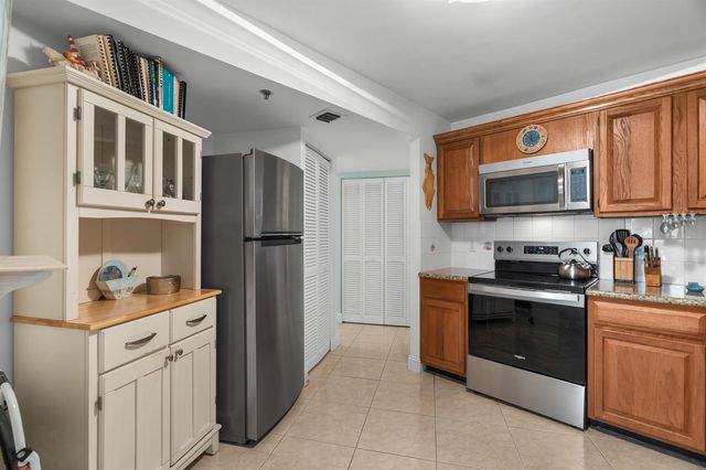 1361 S Ocean Boulevard 303, Pompano Beach, FL 33062