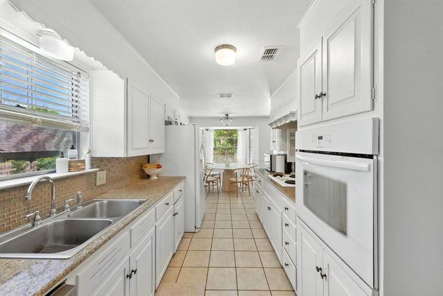 2500 Deerfoot TRL, Austin, TX 78704