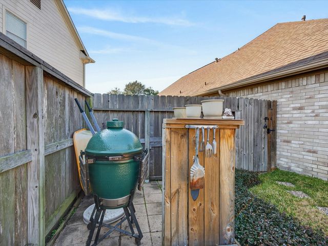 2110 Laurel Forest Way, Houston, TX 77014