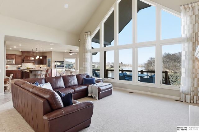 4802 Lakeside Circle, Bellevue, NE 68133