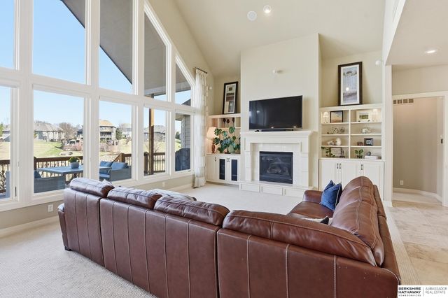 4802 Lakeside Circle, Bellevue, NE 68133