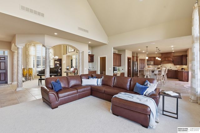 4802 Lakeside Circle, Bellevue, NE 68133
