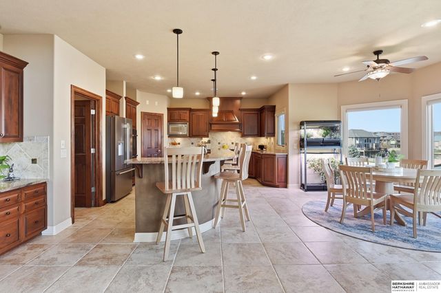 4802 Lakeside Circle, Bellevue, NE 68133