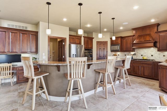 4802 Lakeside Circle, Bellevue, NE 68133