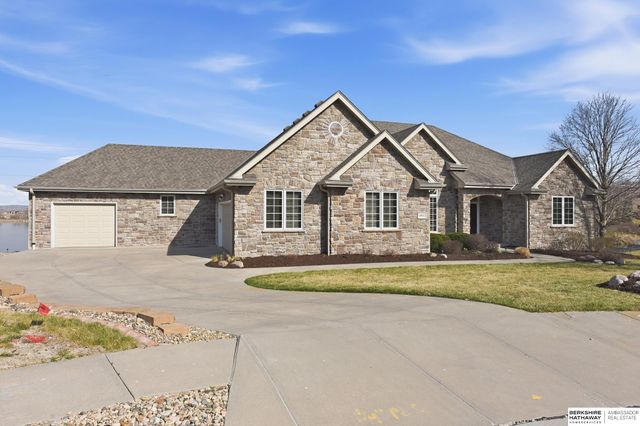 4802 Lakeside Circle, Bellevue, NE 68133