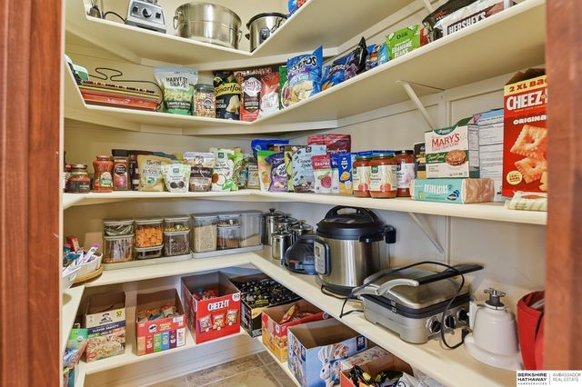 4802 Lakeside Circle, Bellevue, NE 68133