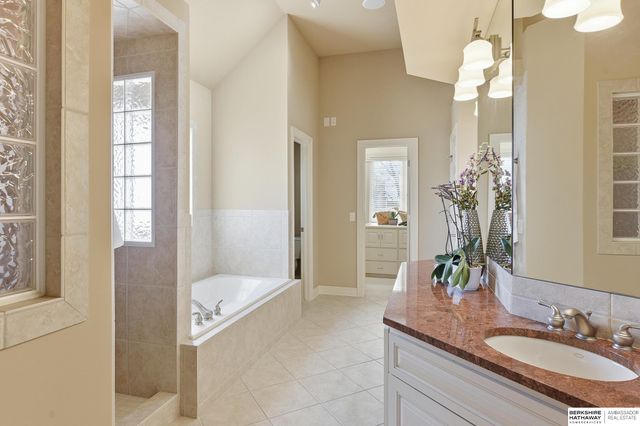 4802 Lakeside Circle, Bellevue, NE 68133