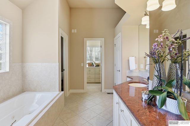 4802 Lakeside Circle, Bellevue, NE 68133