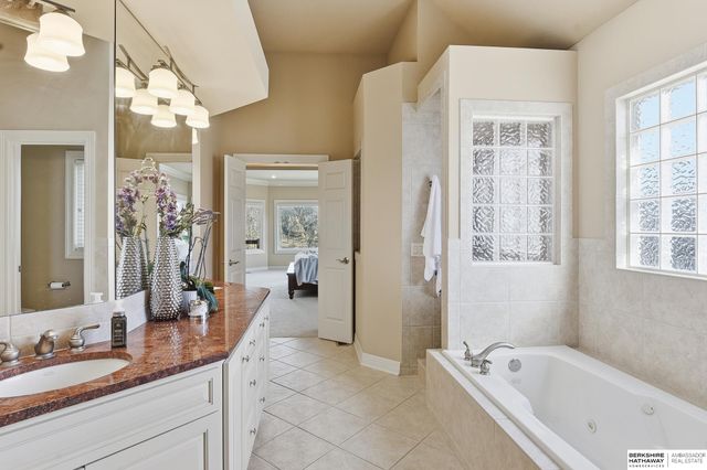 4802 Lakeside Circle, Bellevue, NE 68133
