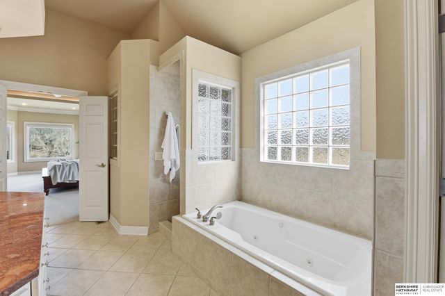 4802 Lakeside Circle, Bellevue, NE 68133