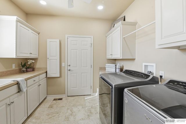 4802 Lakeside Circle, Bellevue, NE 68133