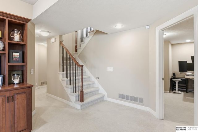 4802 Lakeside Circle, Bellevue, NE 68133