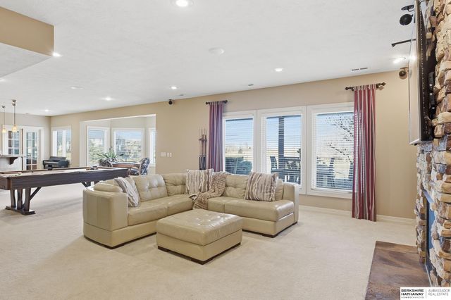 4802 Lakeside Circle, Bellevue, NE 68133