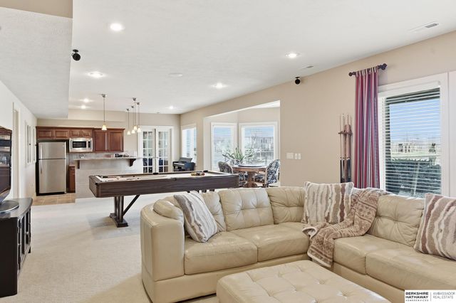 4802 Lakeside Circle, Bellevue, NE 68133