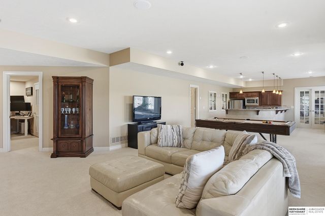 4802 Lakeside Circle, Bellevue, NE 68133