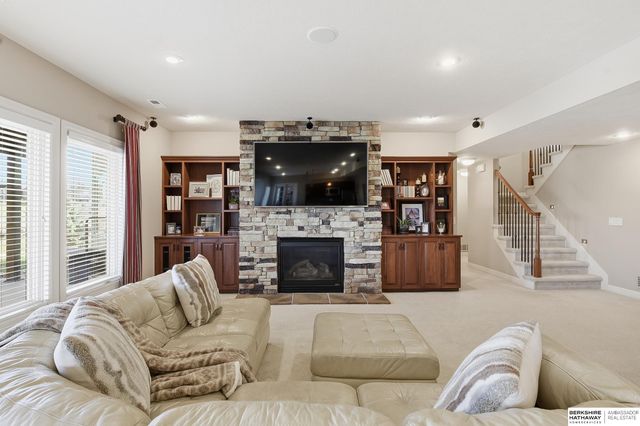 4802 Lakeside Circle, Bellevue, NE 68133