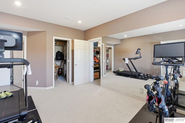 4802 Lakeside Circle, Bellevue, NE 68133
