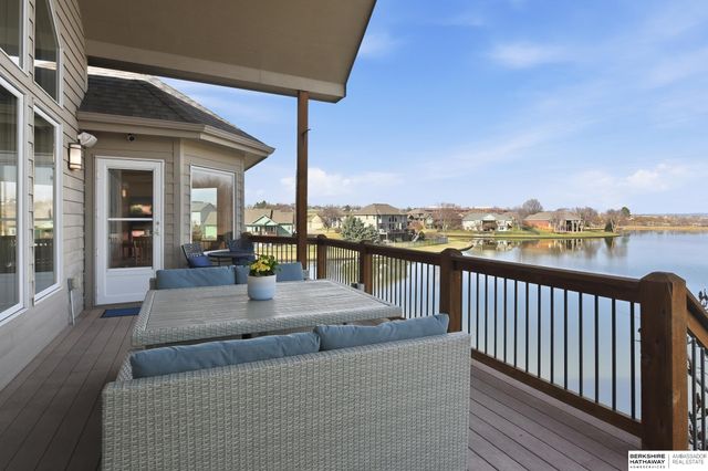 4802 Lakeside Circle, Bellevue, NE 68133