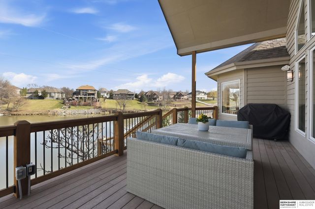 4802 Lakeside Circle, Bellevue, NE 68133
