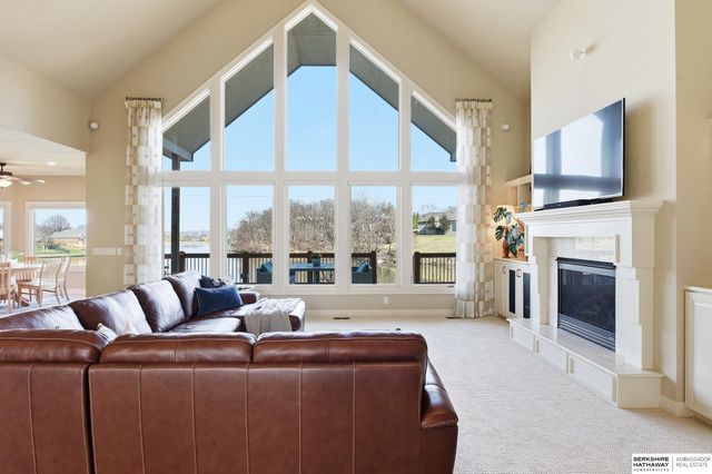 4802 Lakeside Circle, Bellevue, NE 68133