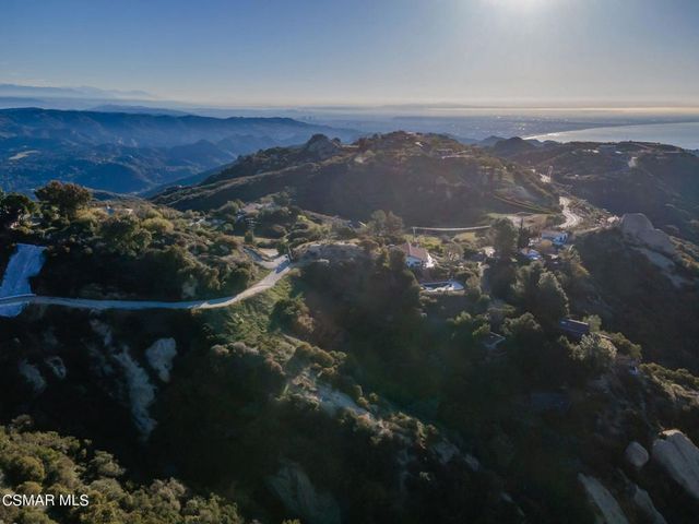 23118 Saddle Peak Road, Topanga, CA 90290