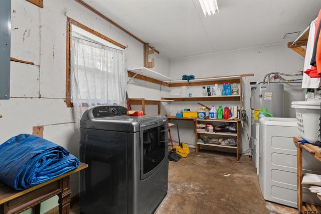 4610 N US Hwy 79, Deberry, TX 75639