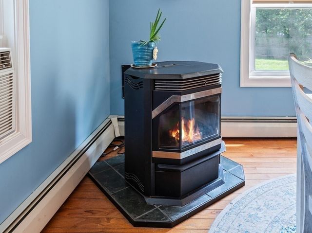 20 Brandes St, Webster, MA 01570