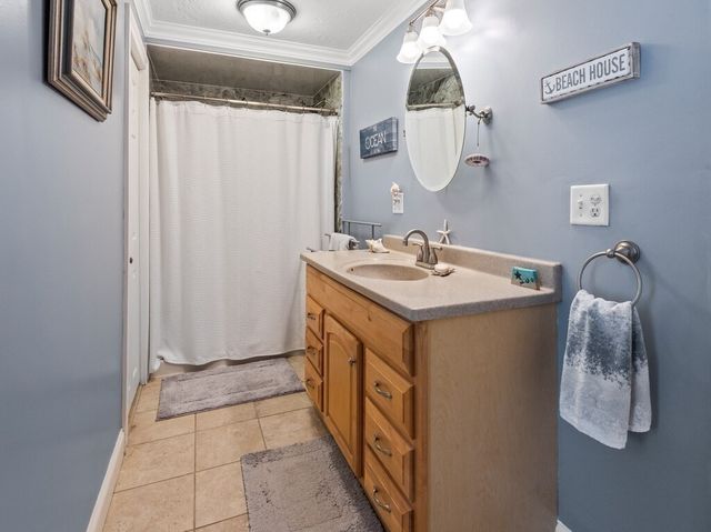20 Brandes St, Webster, MA 01570