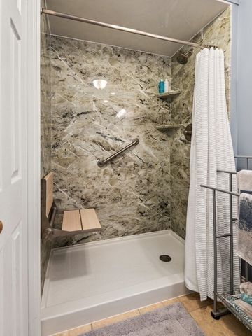 20 Brandes St, Webster, MA 01570