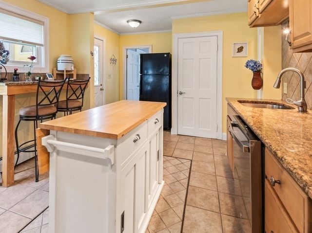 20 Brandes St, Webster, MA 01570