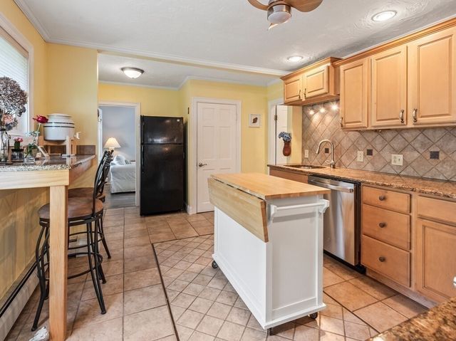 20 Brandes St, Webster, MA 01570
