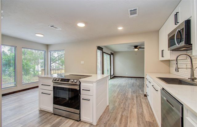 712 Player Court, Conroe, TX 77302